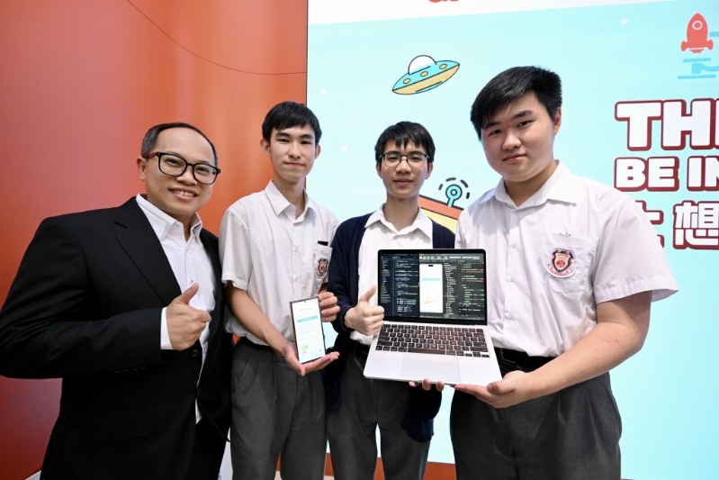 保良局第一张永庆中学学生设计为听障人士而设的&ldquo;声声慢&rdquo;，透过语音採集和分析系统，使用深度学习AI技术为用户提供语言矫正服务。